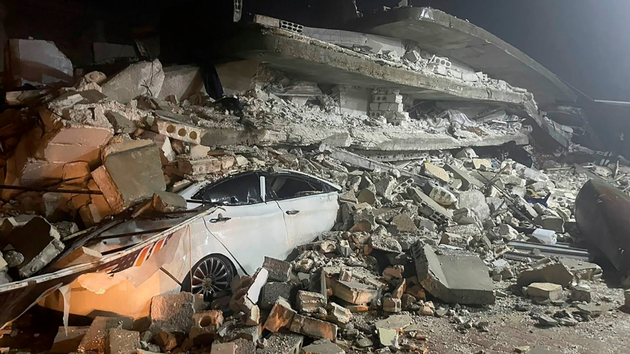 టర్కీ సిరియాల్లో మృత్యు విలయం.. భూకంపంతో 1700 మంది సజీవ సమాధి